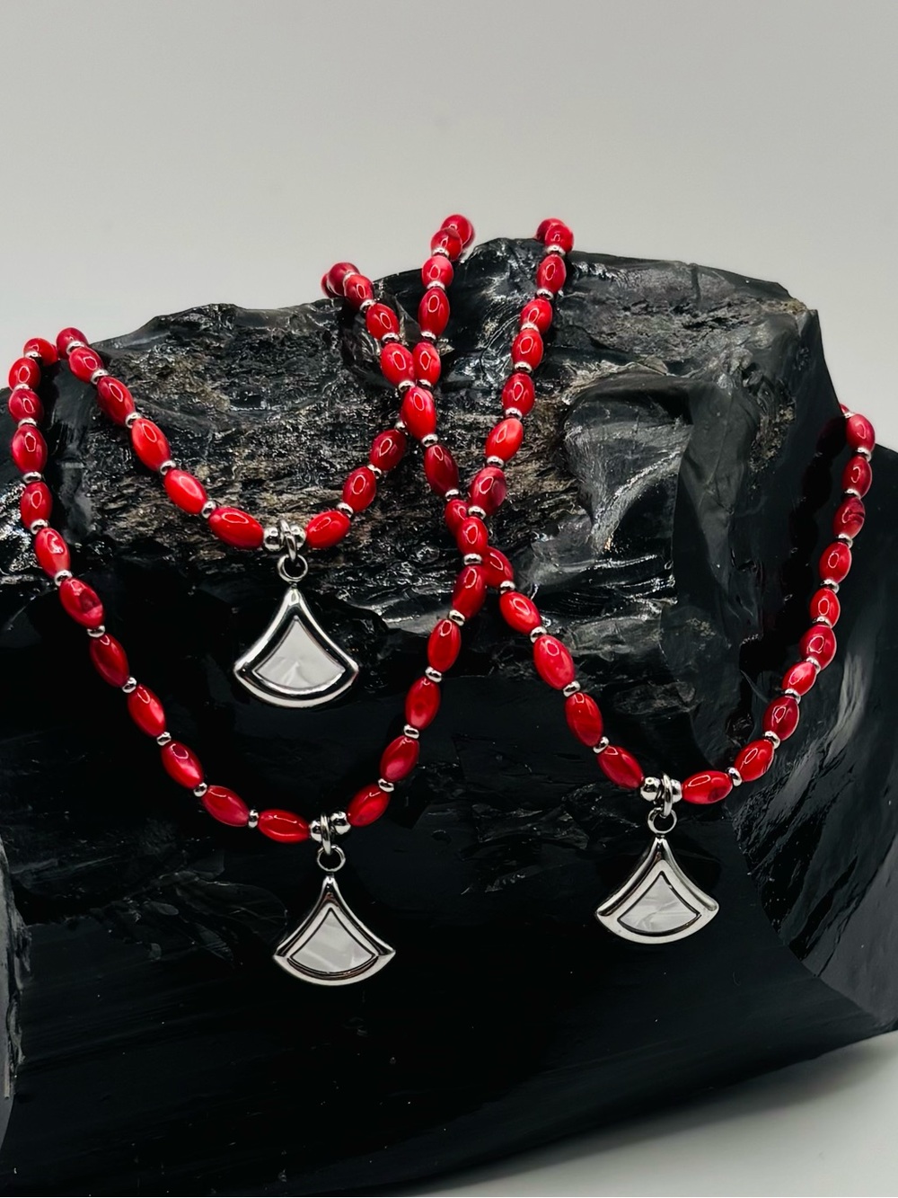 *ANKLET* S.Steel Mother of Pearl & Red Dyed Shell Stretchy Anklet